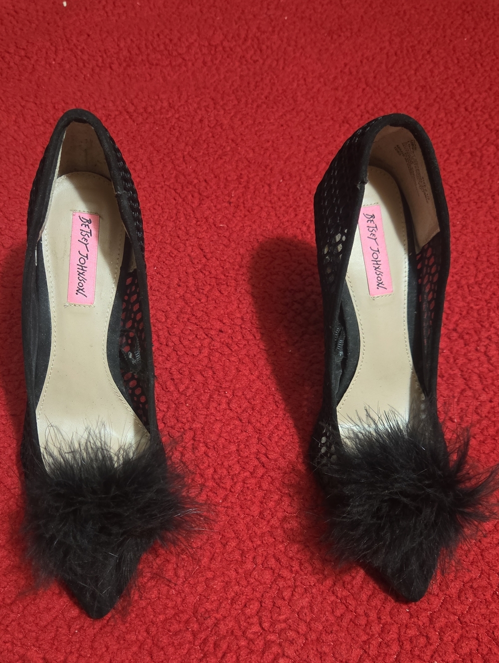 Betsey Johnson Black Pointed Feather Pom-Pom Pumps